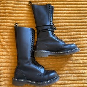 20-eye dr martens